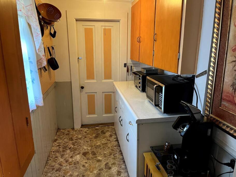 Cute 6-Bedroom Getaway In The Heart Of Littleton Extérieur photo