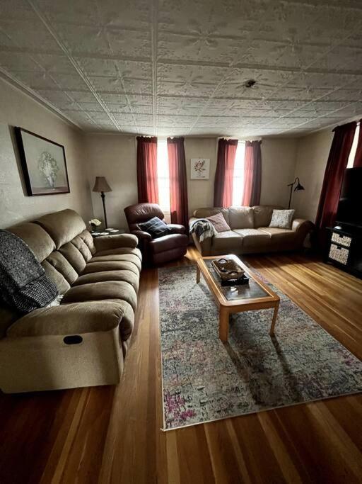 Cute 6-Bedroom Getaway In The Heart Of Littleton Extérieur photo