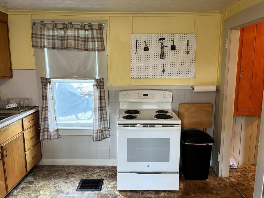 Cute 6-Bedroom Getaway In The Heart Of Littleton Extérieur photo
